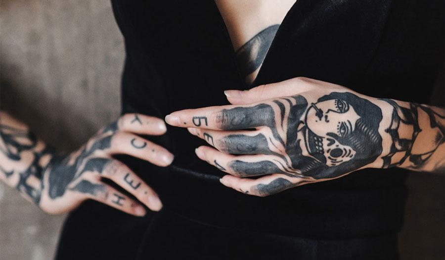 Блэкворк татуировки: от сплошного черного до полностью затемненных татуировок