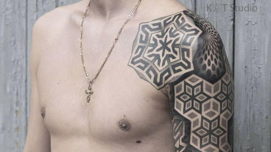 Мужские татуировки на лопатке (44 фото)