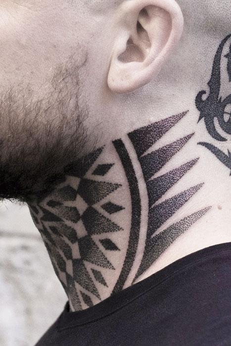 Мужские татуировки на шее
