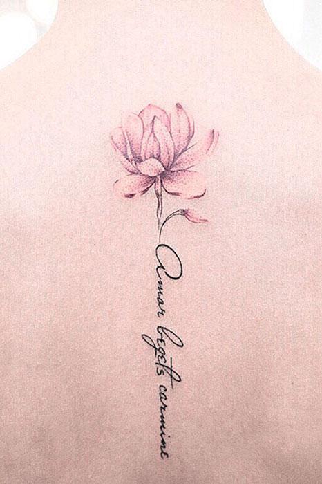 Татуировки на спине для девушек и значение (50+ фото)