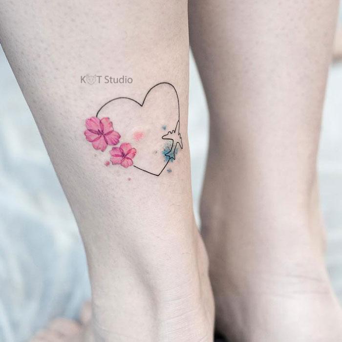 Тату цветы. Тату на ноге. Тату цветы для девушек. 100+ татуировок и эскизов на нашем сайте, заходи!