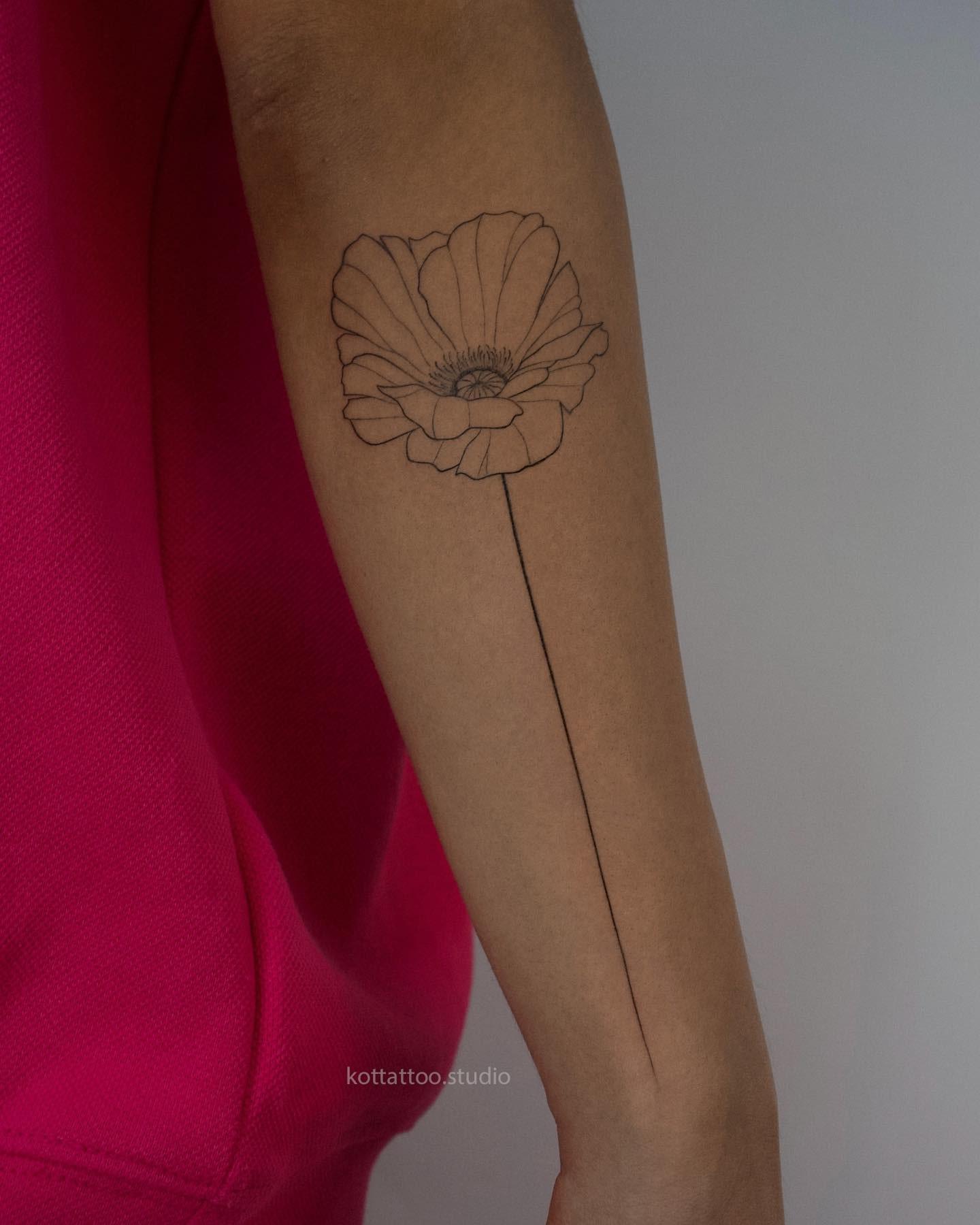 Тату цветок мака - мастер Саша, портфолио КOT Tattoo Studio