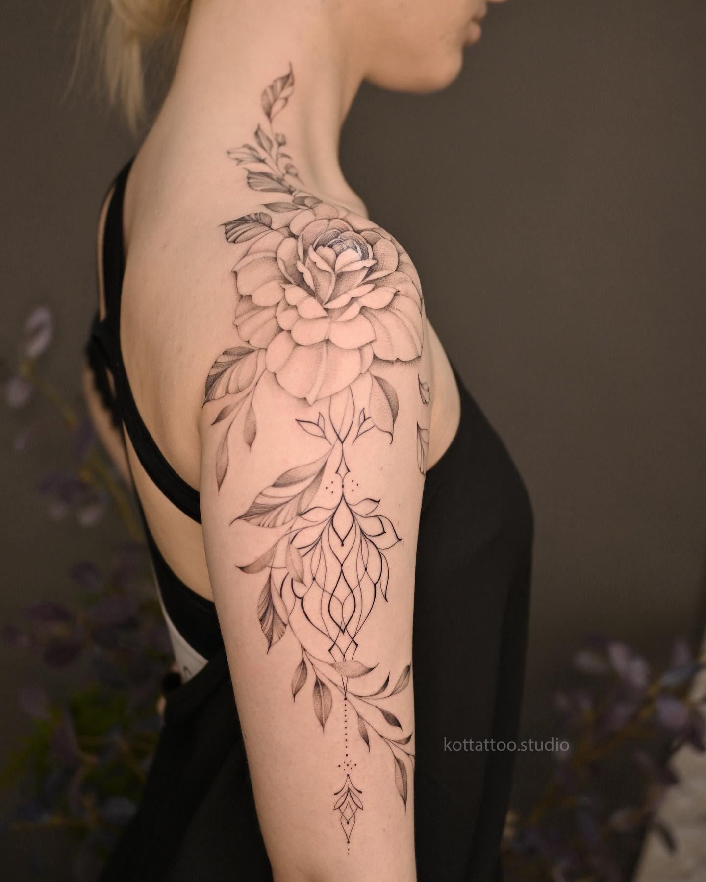 Тату цветы пионы на плече, графика - мастер Таша, портфолио КOT Tattoo Studio