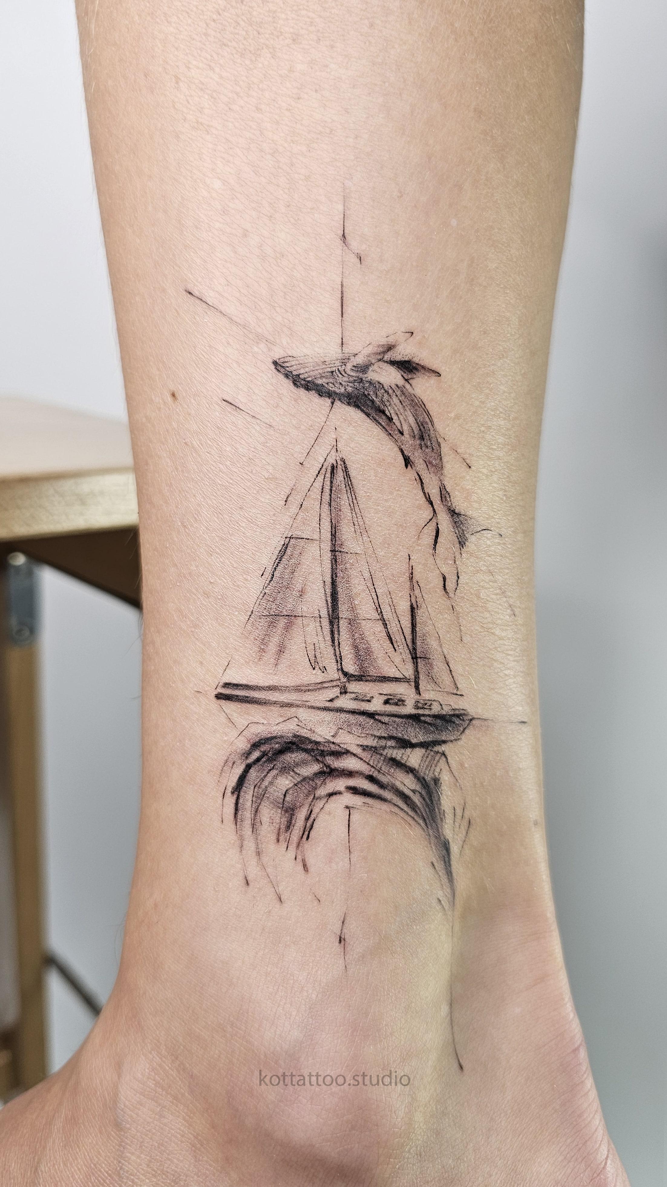 Тату кит, волны, корабль - мастер Женя, портфолио КOT Tattoo Studio