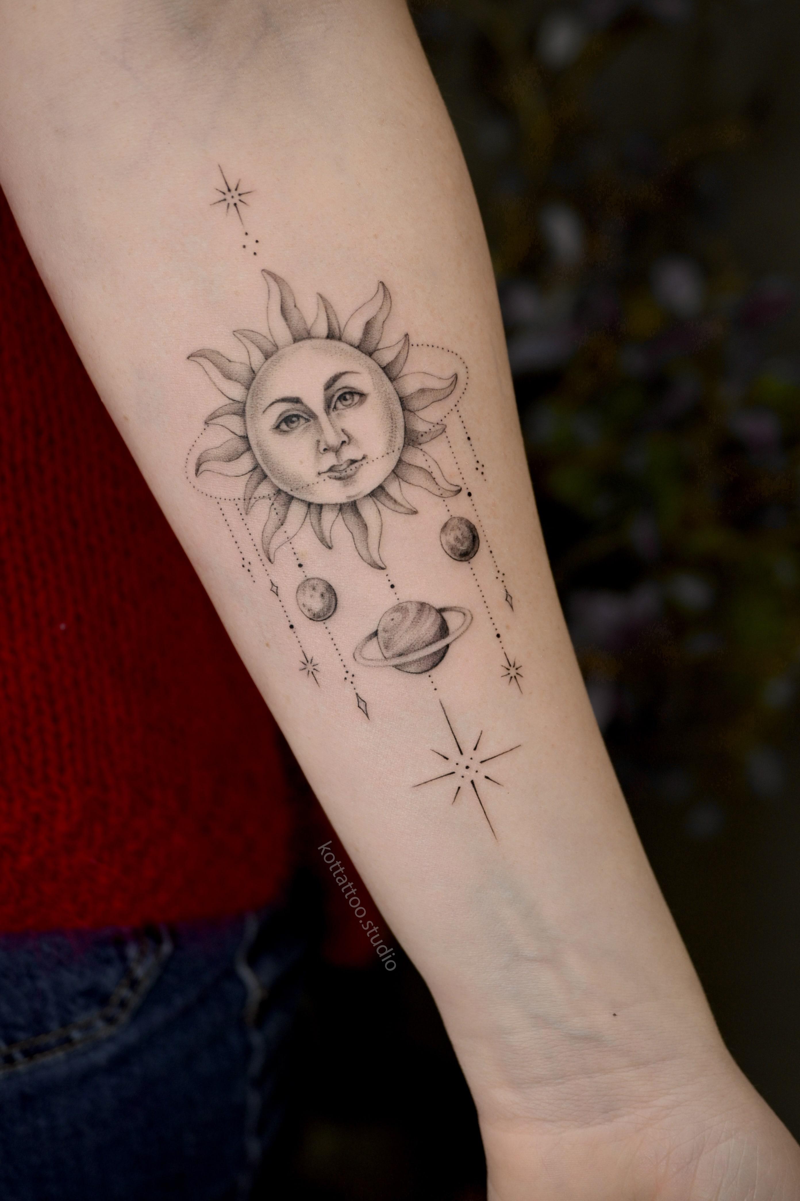 Тату солнце и планеты - мастер Таша, портфолио КOT Tattoo Studio