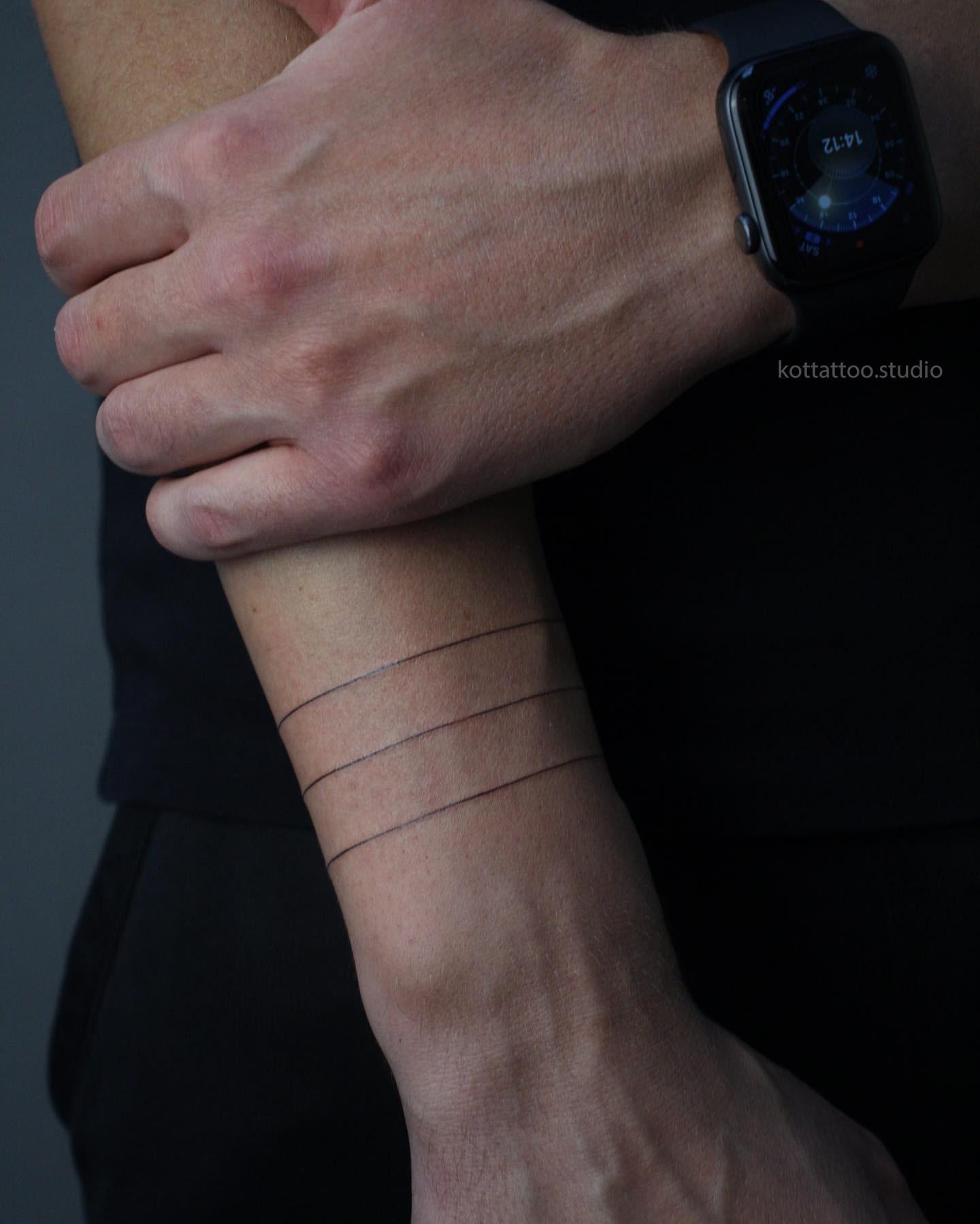 Тату тонкие линии на руке - мастер Саша, портфолио КOT Tattoo Studio