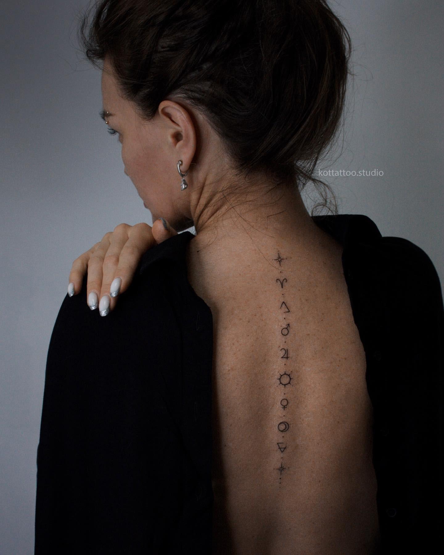 Тату знаки зодиака на спине - мастер Саша, портфолио КOT Tattoo Studio